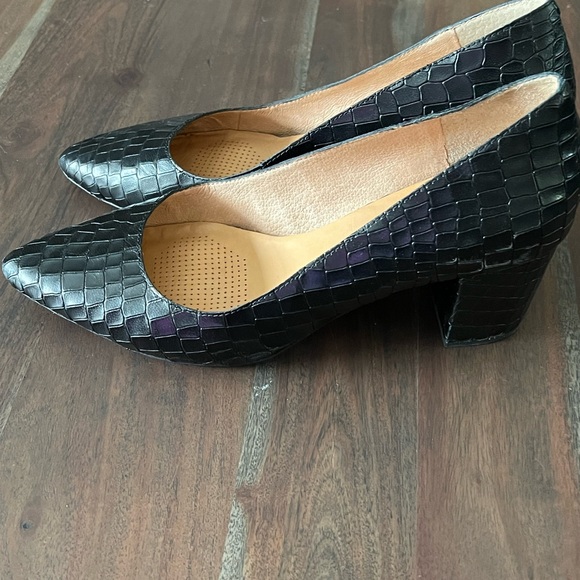 Black block heel pump - Picture 2 of 5